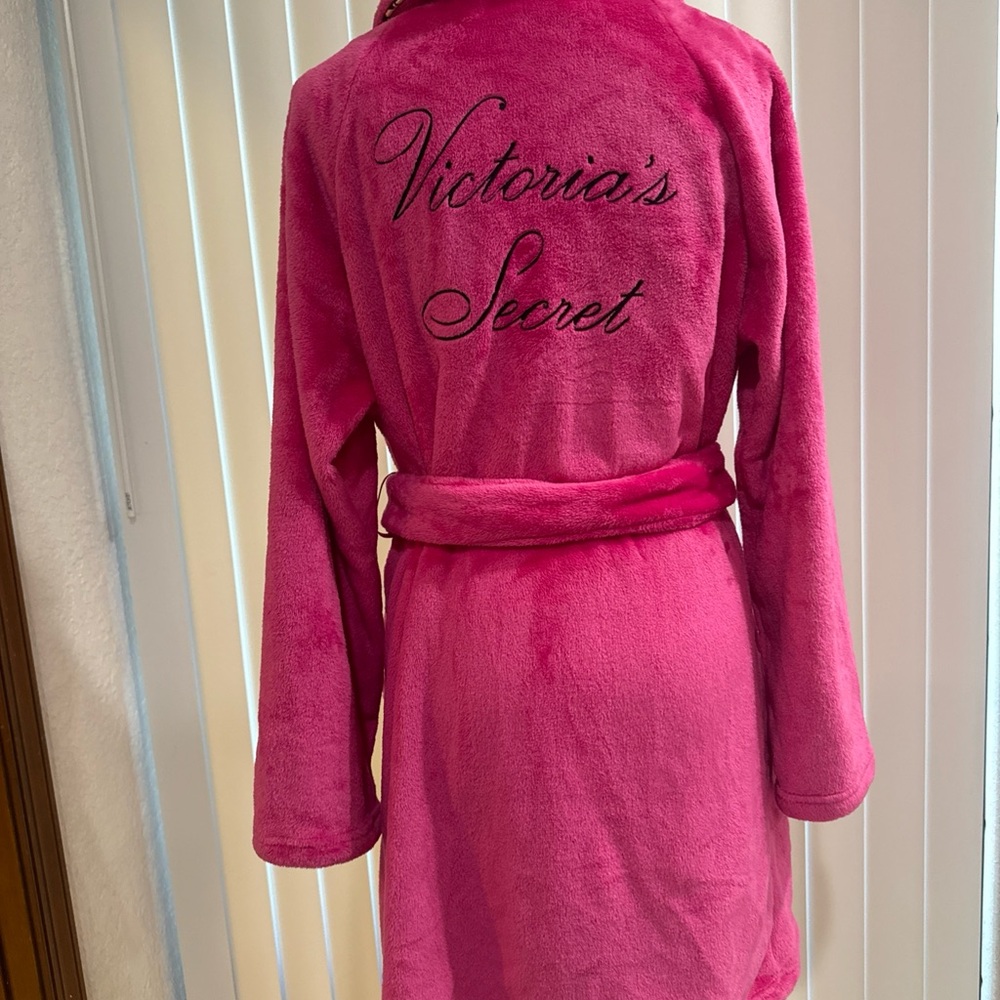 Victoria’s Secret Cozy Plush Hot Pink Short Soft Fuzzy Robe XS/S